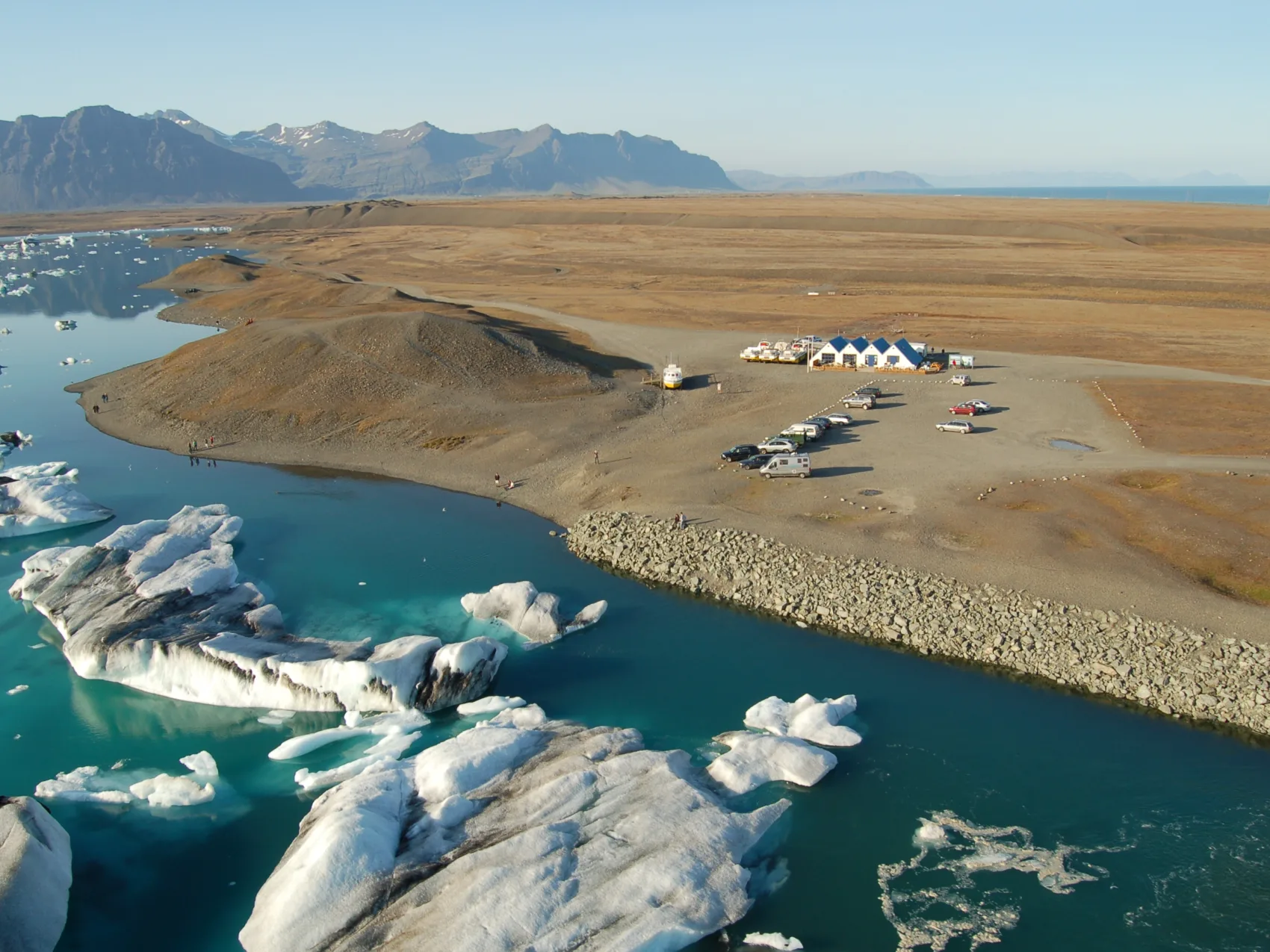 Island Reisen Ausflüge Bootsfahrt Gletscherlagune Jökulsárlón aussicht strand eisschollen