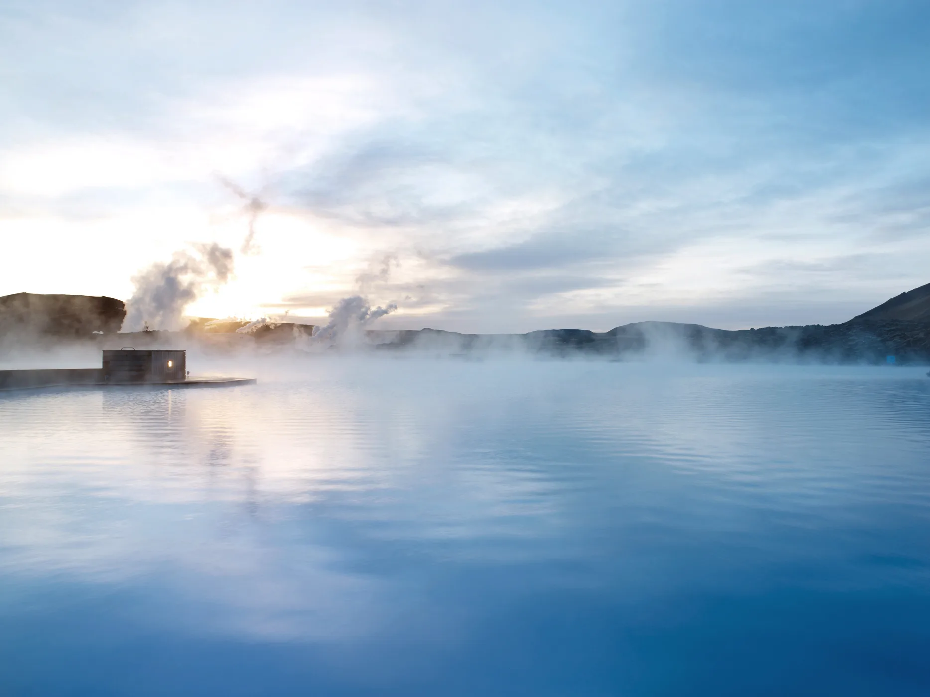 Dampfendes Wasser in der Blauen Lagune in Island