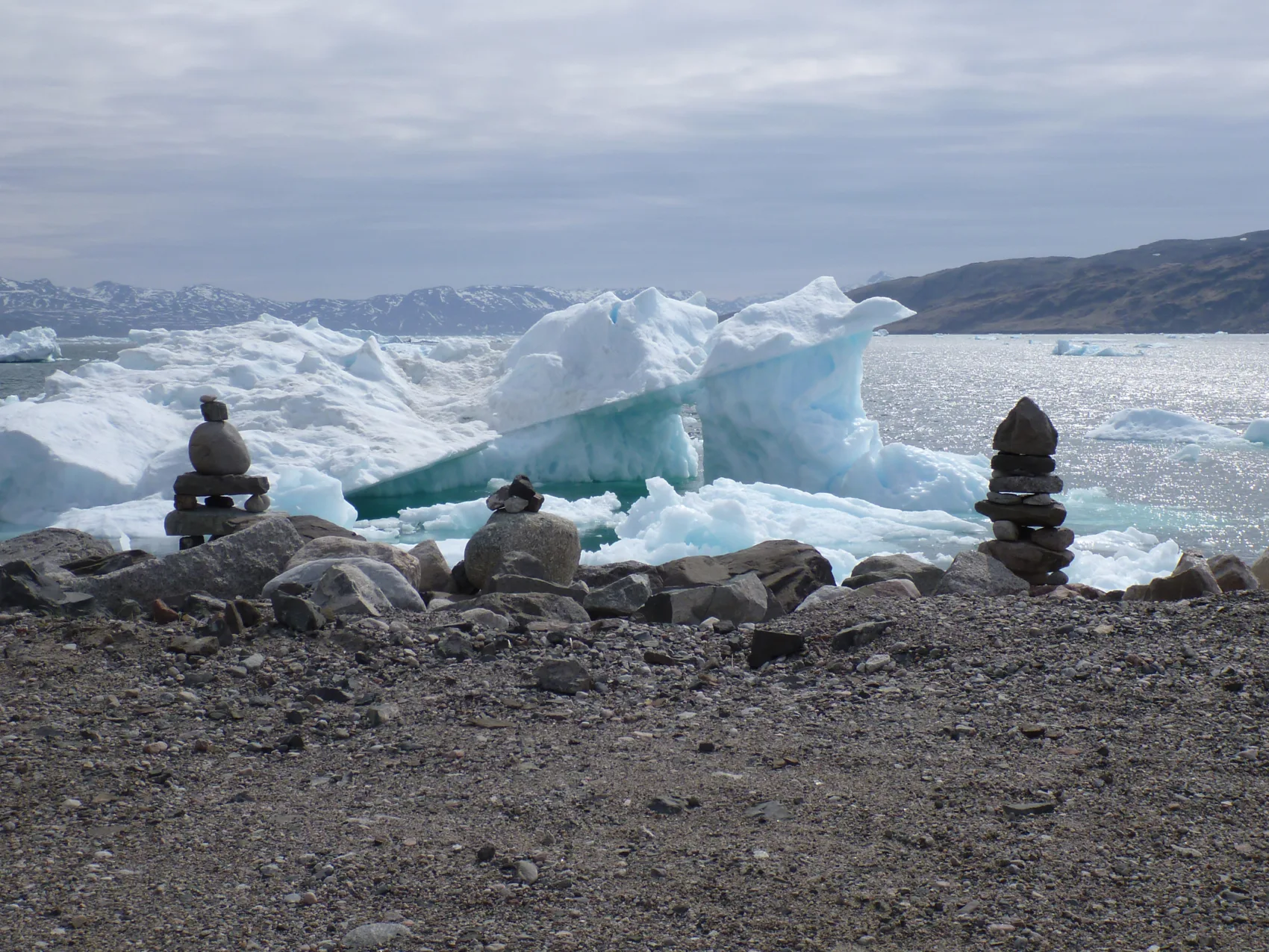 Südgrönland: Narsasuaq
Steintürme vor Eisbergen