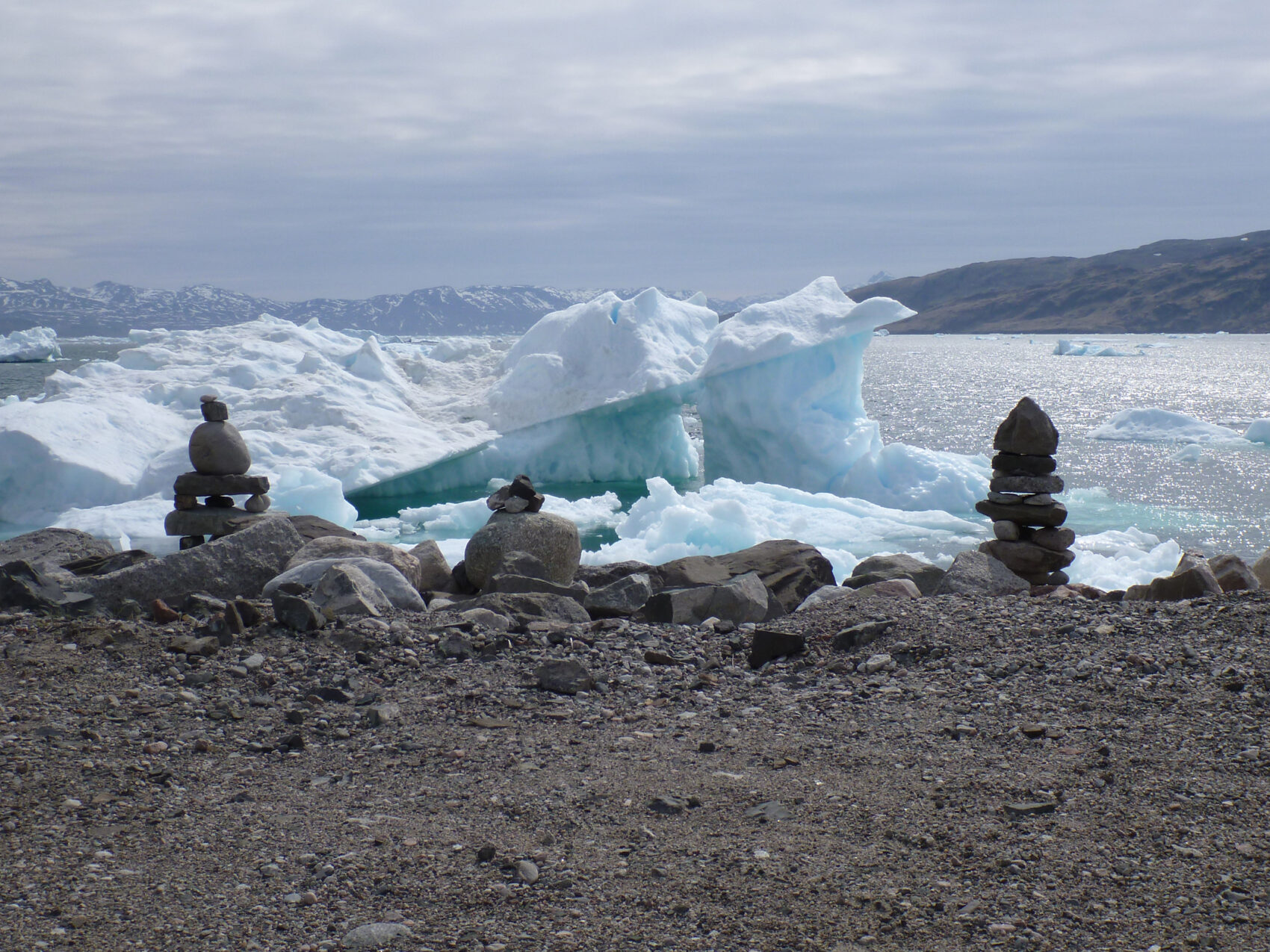 Südgrönland: Narsasuaq
Steintürme vor Eisbergen