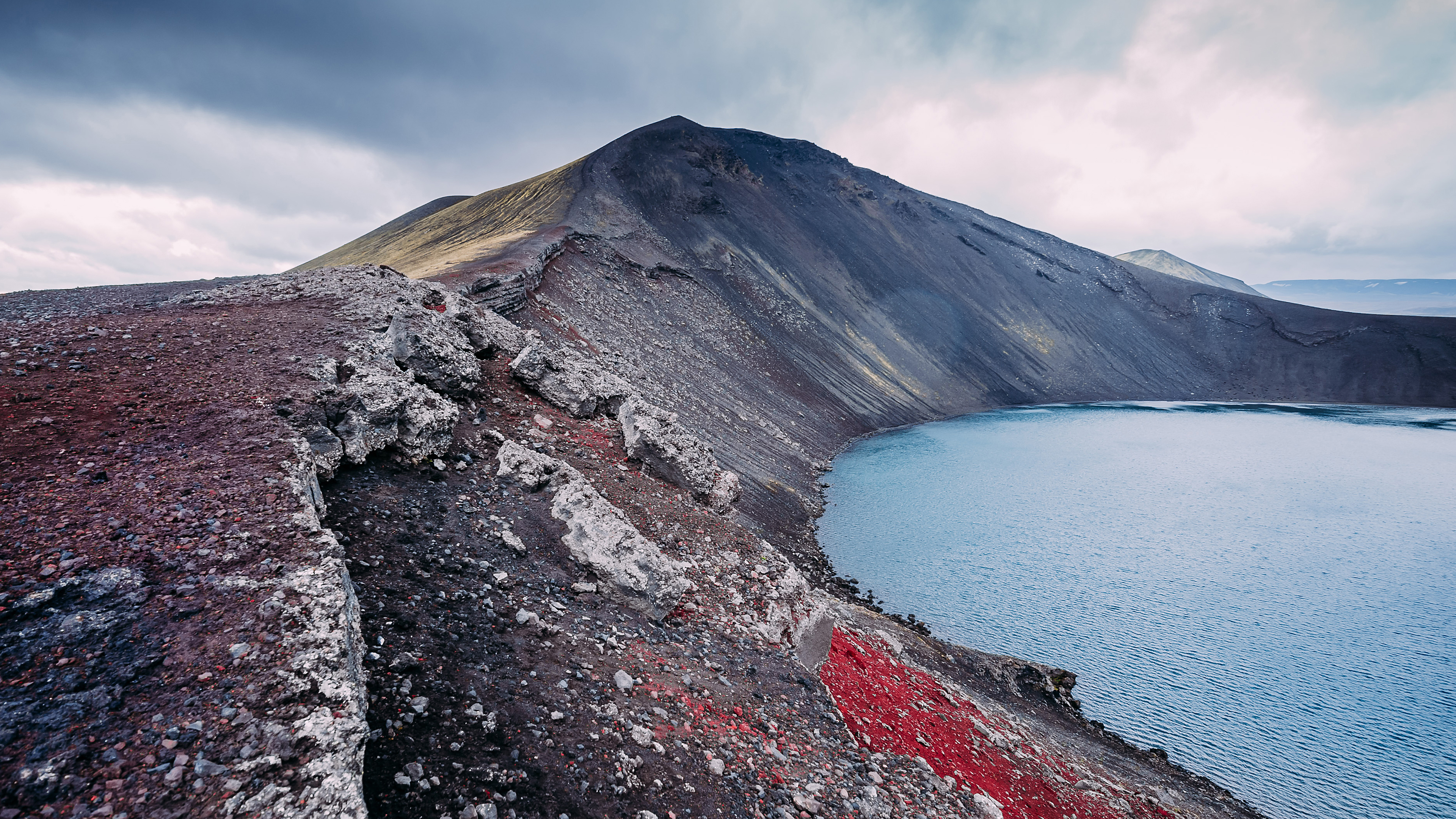 Vulkankraterrand See Hochland Island
