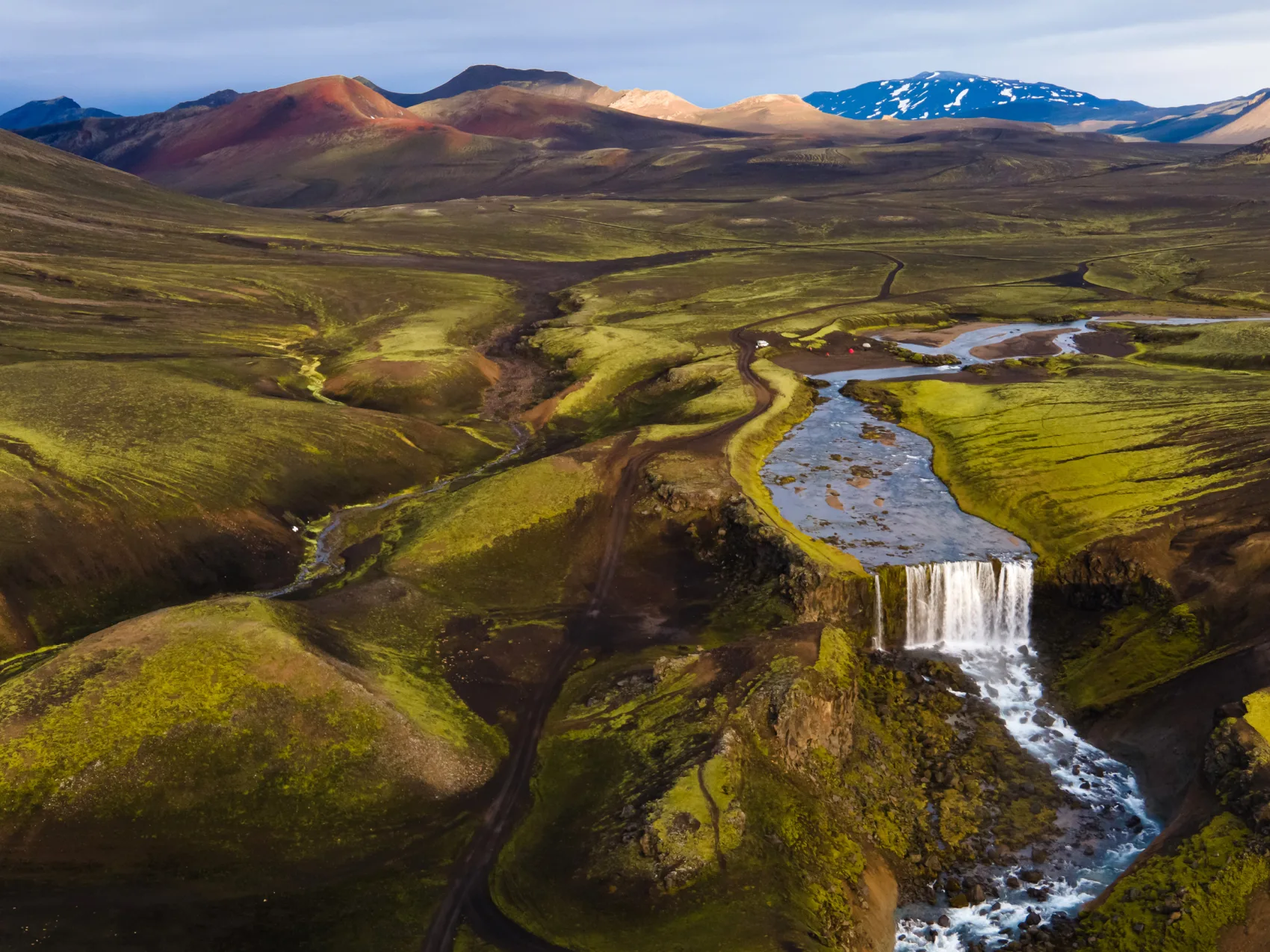 Landschaft Hochland Wasserfall Island