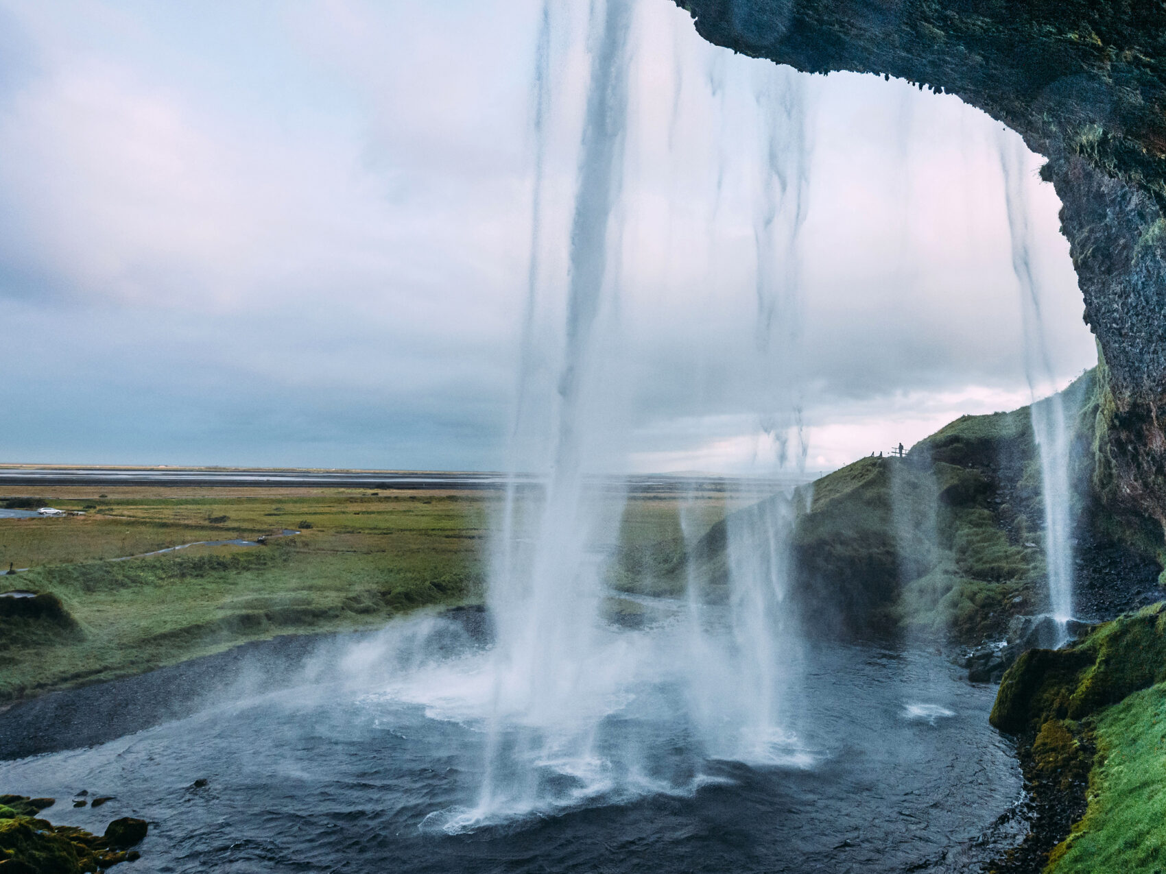 Wasserfall Seljalandsfoss, Bild von hinter dem Wasserfall, Südisland