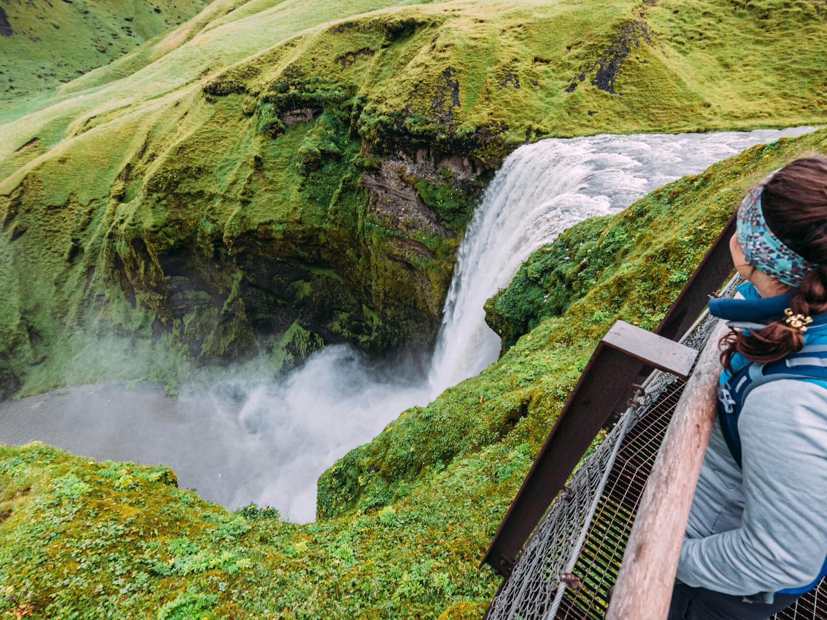 Wasserfall Skogafoss Frau Island, von oben fotografiert