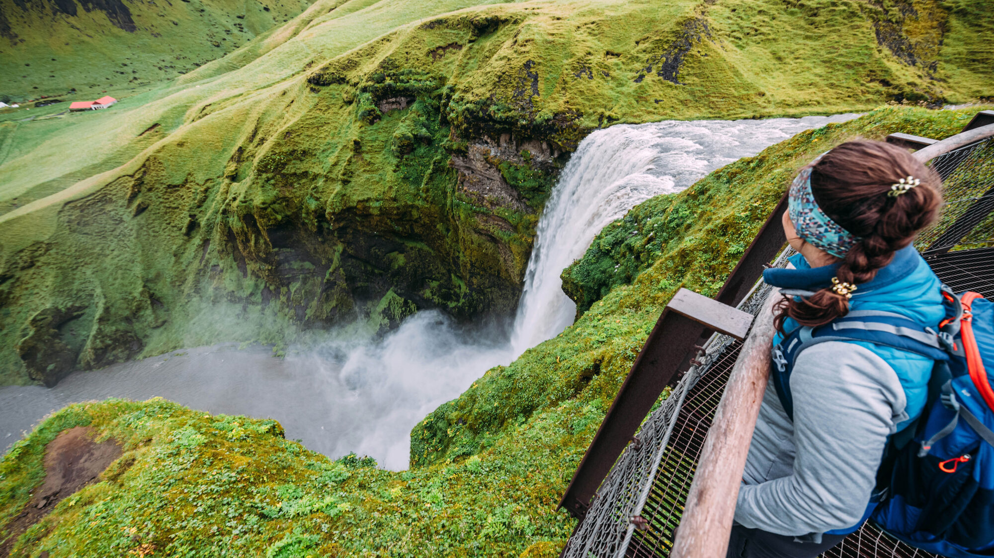 Wasserfall Skogafoss Frau Island, von oben fotografiert