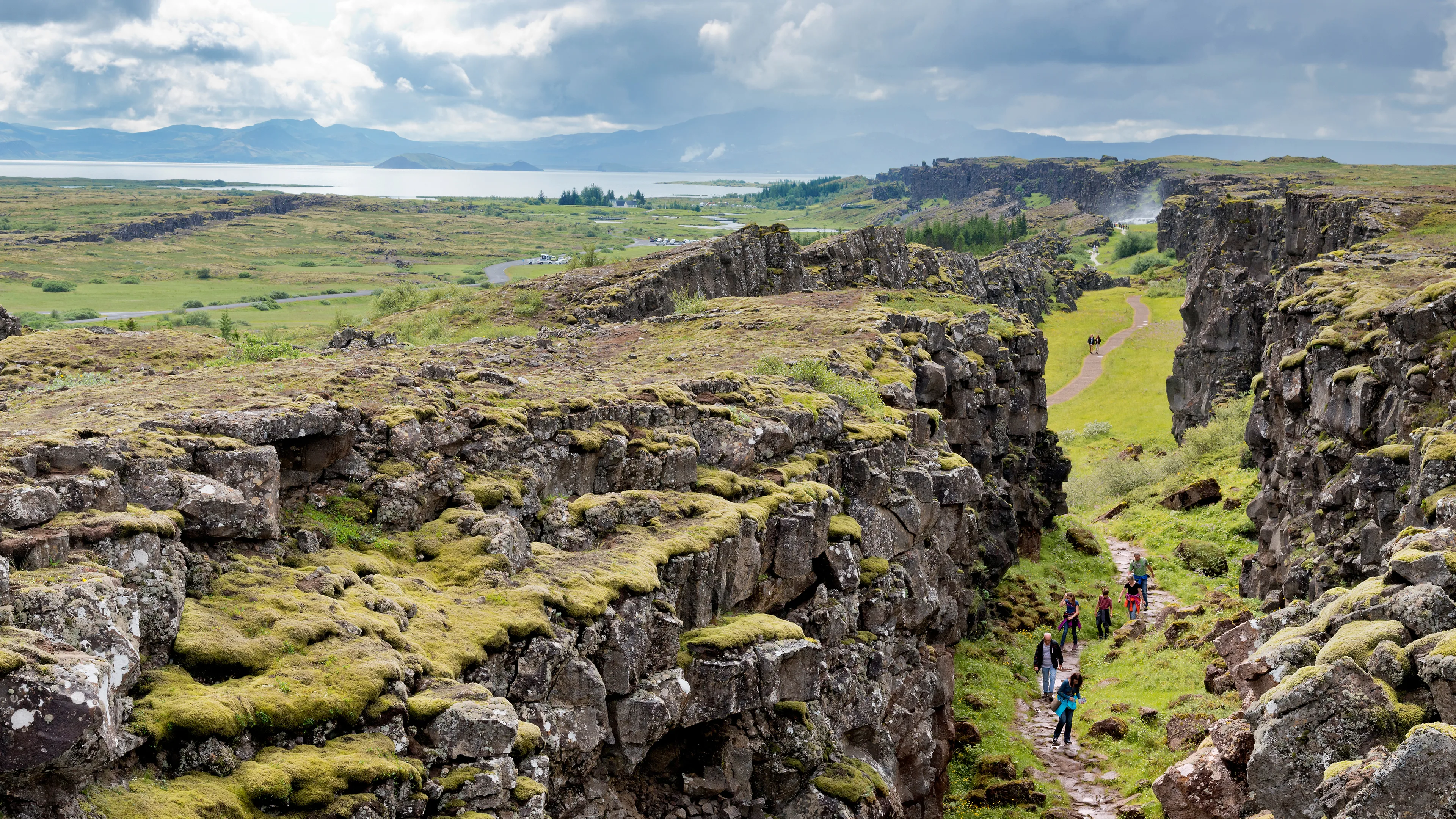 Luftaufnahme der Almannagja Erdspalte im Thingvellir Nationalpark in Island