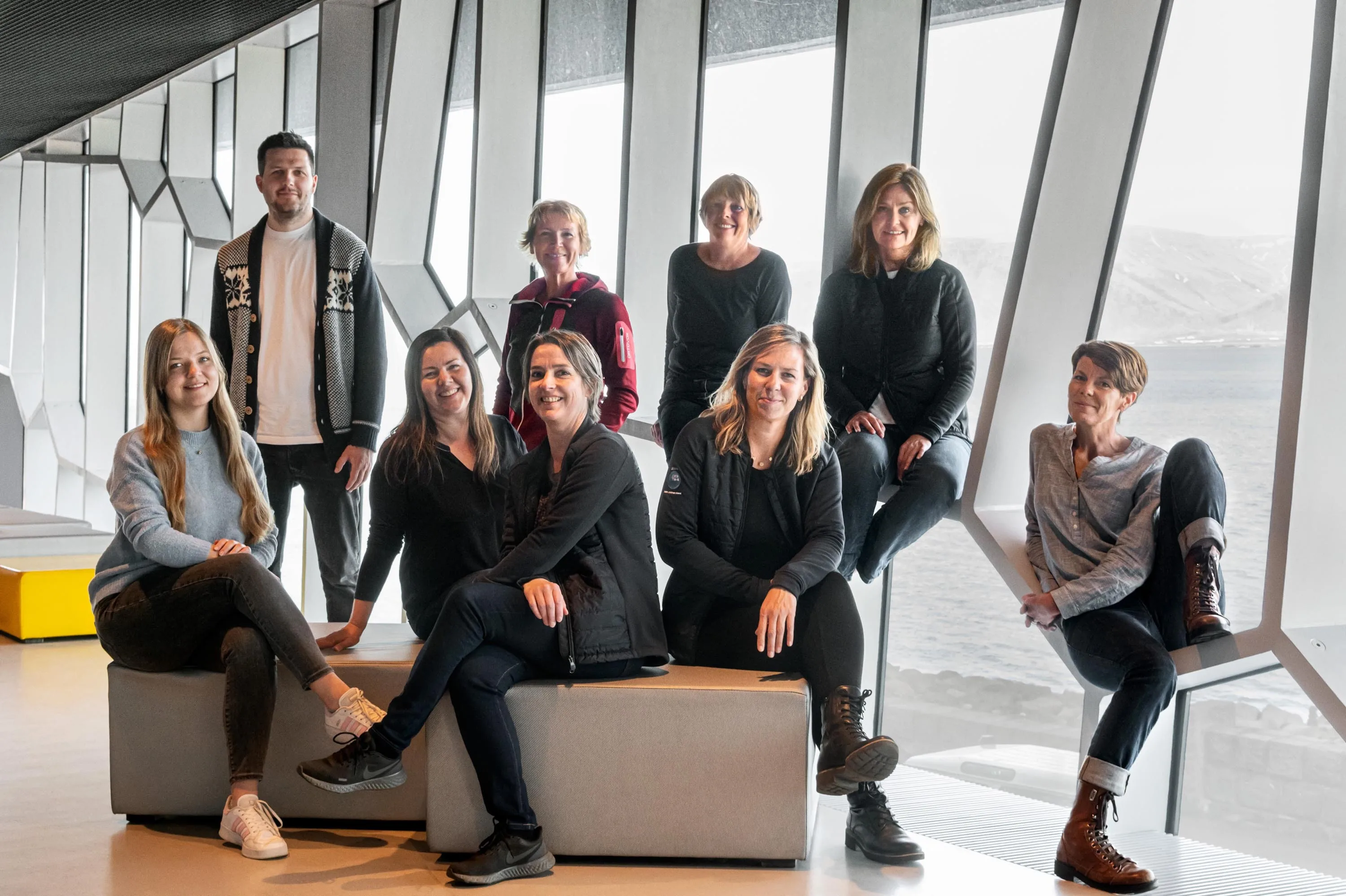 Das Team von Katla Travel in Harpa, Reykjaviks größtes Konzert- und Konferenzzentrum