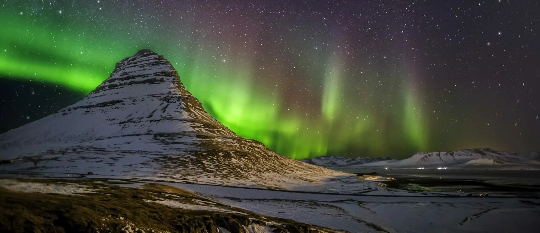 Berg Kirkjufellsfoss Snaefellsnes Nordlichter in Island