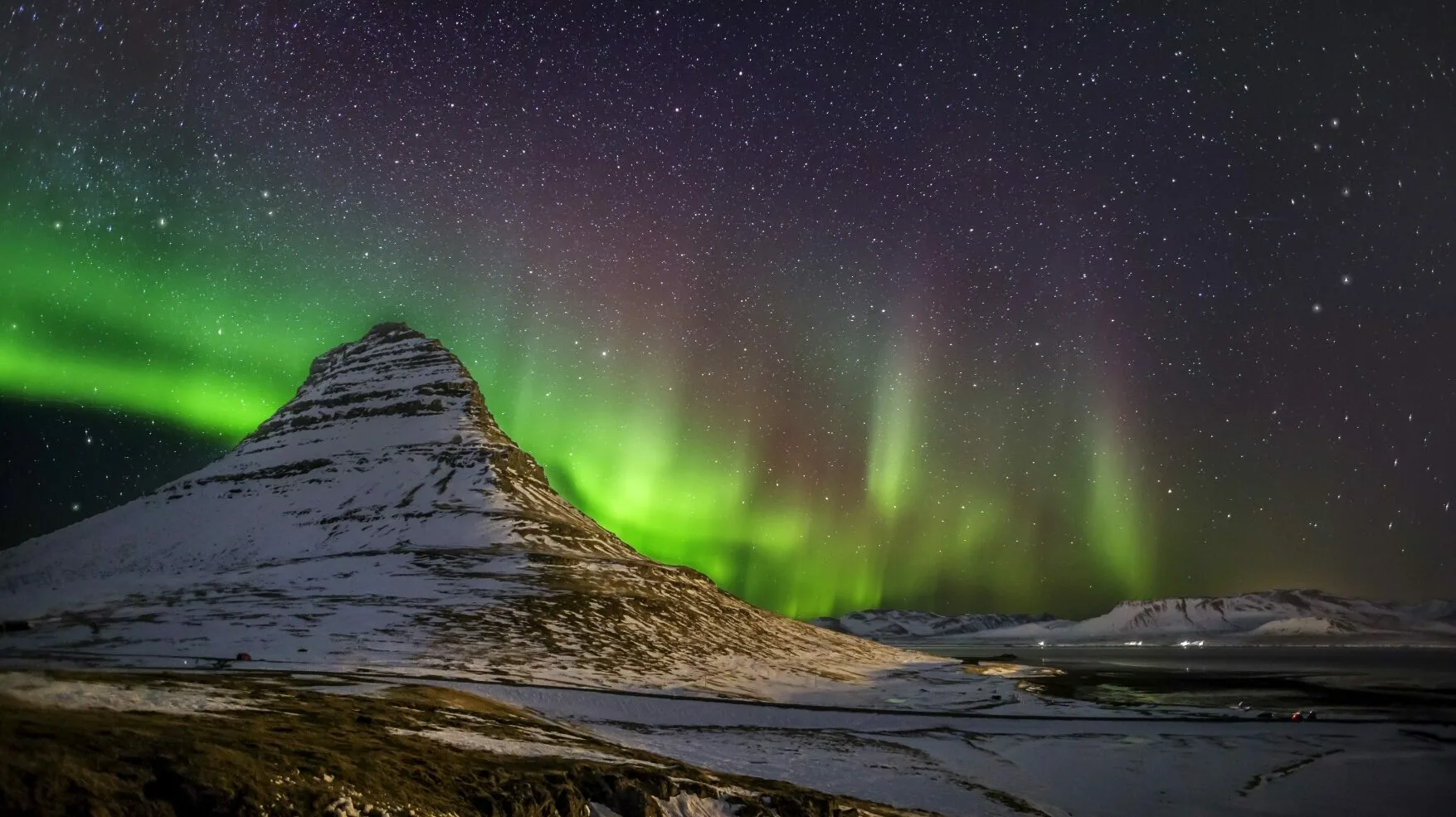 Berg Kirkjufell Snaefellsnes Nordlichter in Island