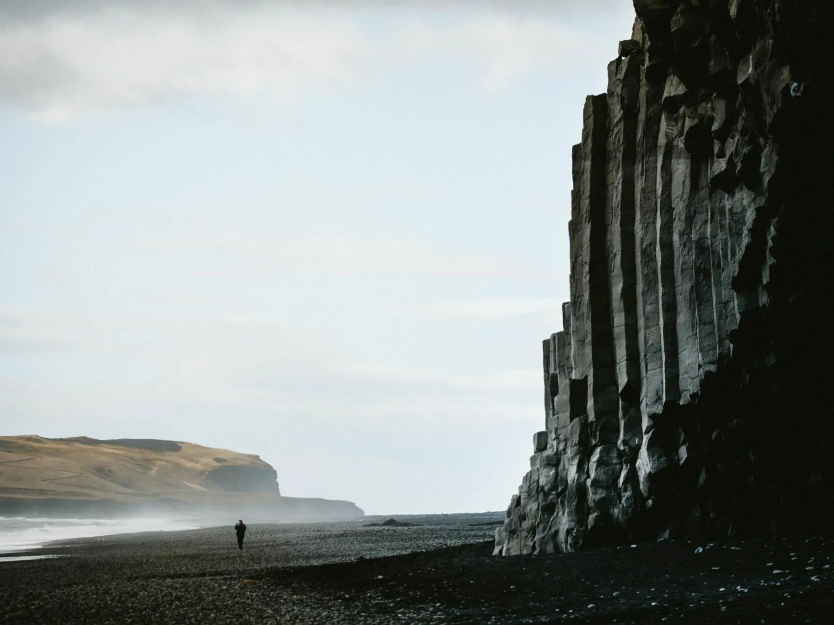 Suedisland reynisfjara basaltsaeulen strand schwarz business iceland island felsfrmation