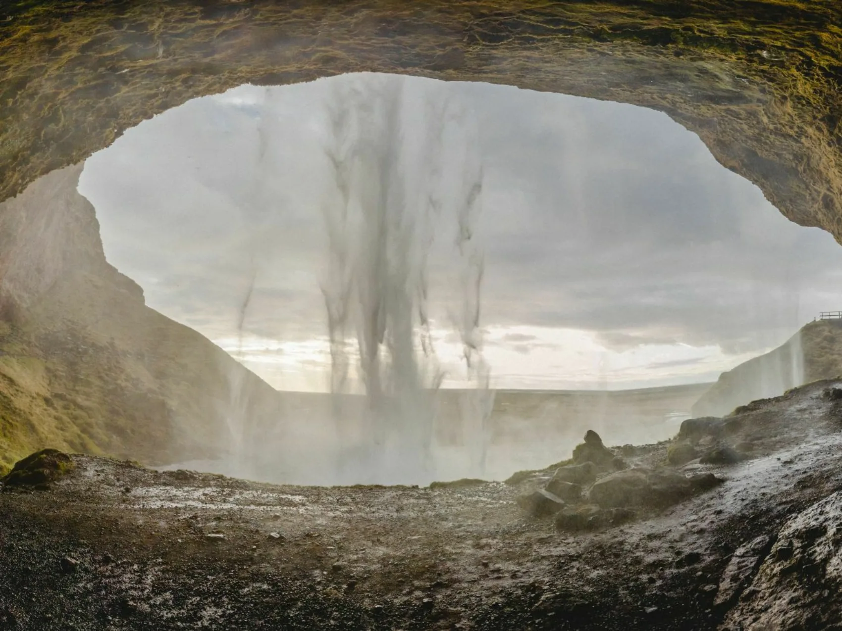 Suedisland seljalandsfoss wasserfall klippe hoele business iceland island