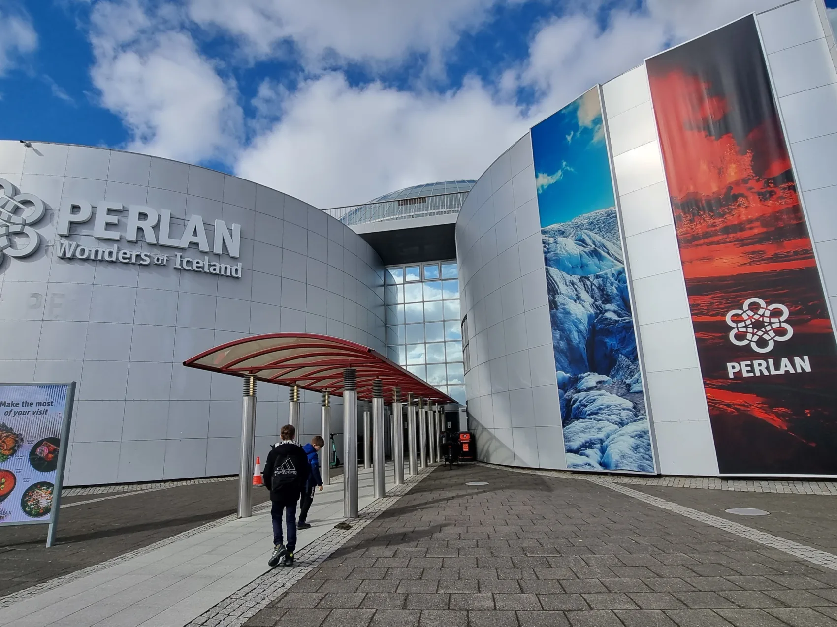 Außenaufnahme der Perlan Wonders Of Iceland in Reykjavík