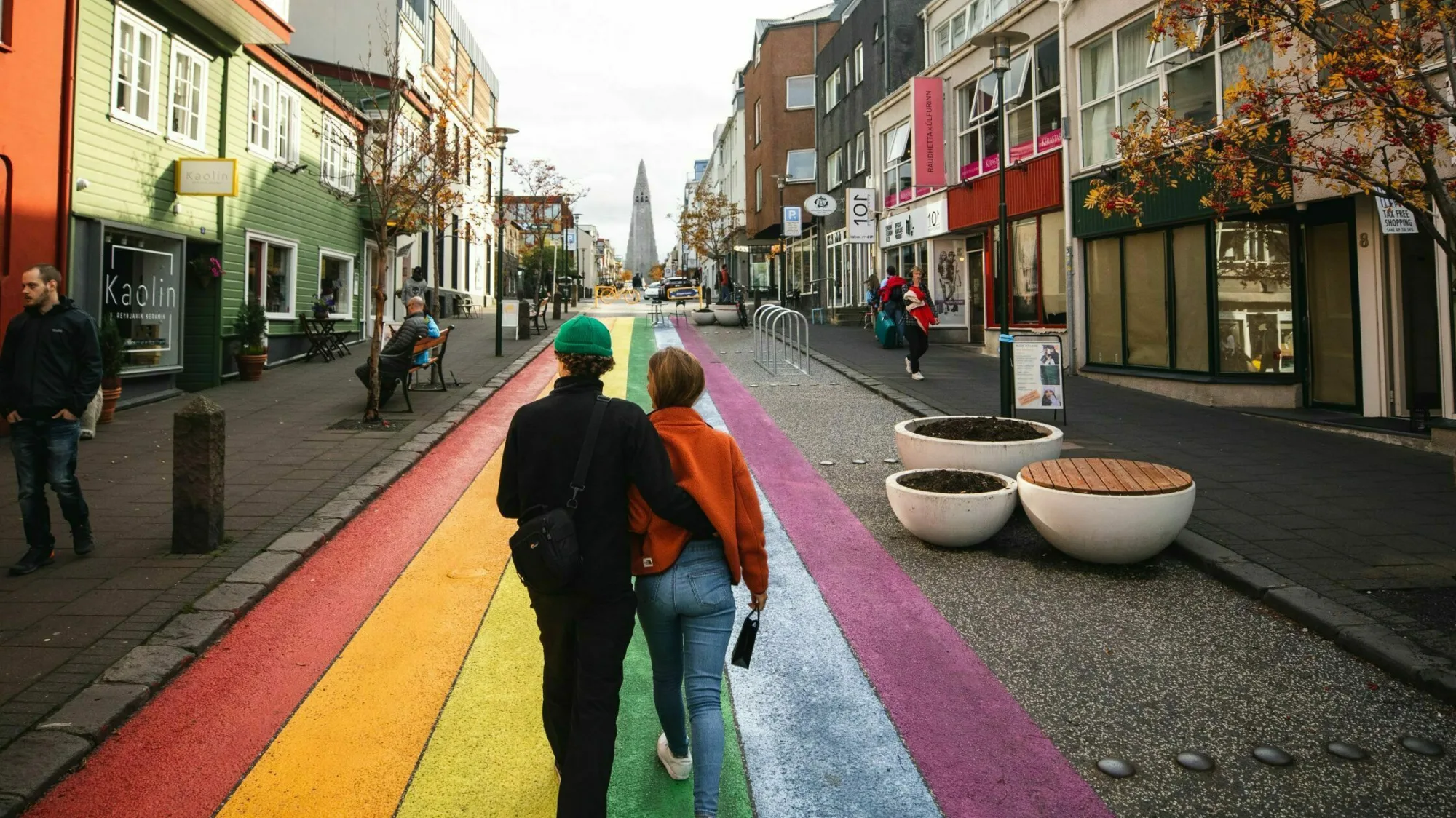 Reykjavík farbenfrohe Straße Skólavoerðurstógur