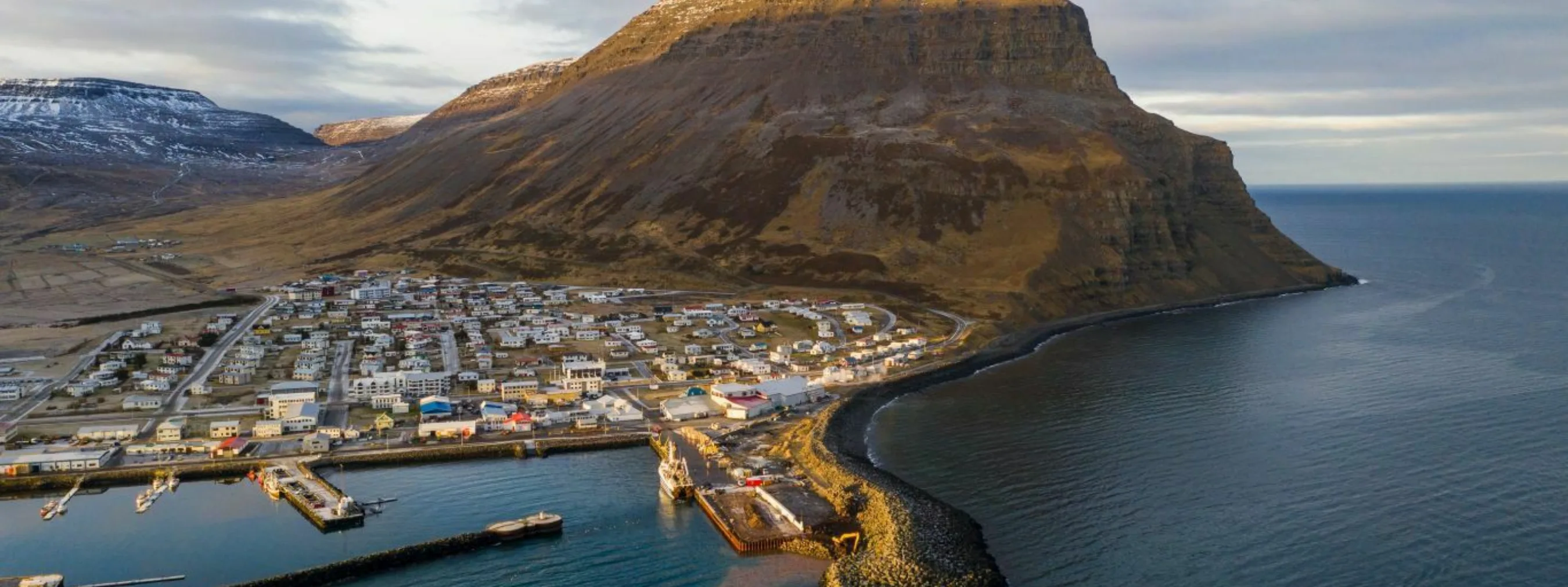 Hafen vom Dorf Bolungarvík in den Westfjorden, Foto: Bsiness iceland