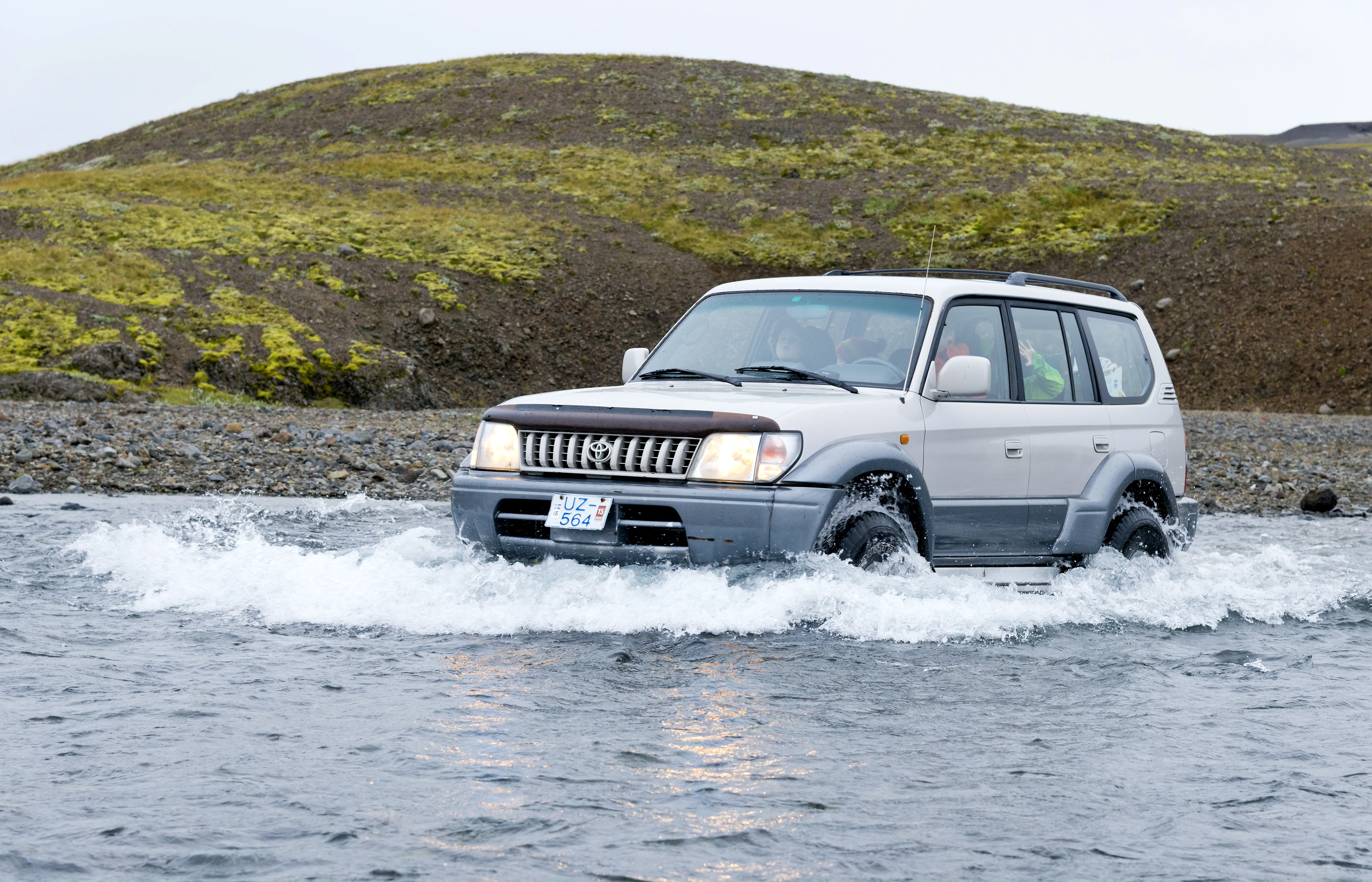Hochland island kjoelur jeep flussueberquerung foto thomas linkel Hochland Island Jeep bei Flussueberquerung auf der Kjölur Route