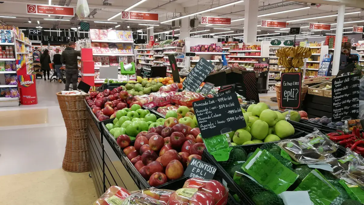 Supermarkt in Island, Obstauslage