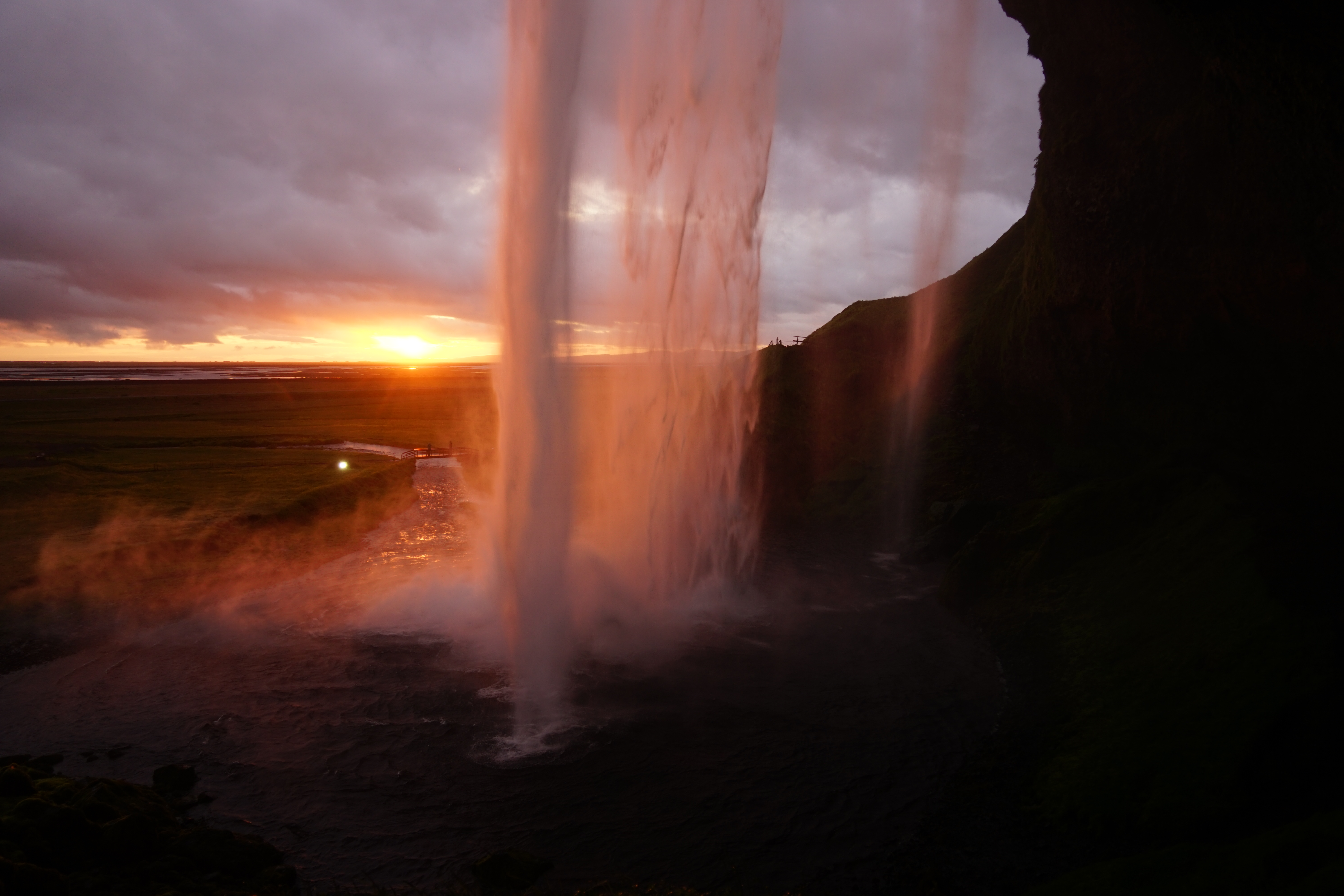 Wasserfall Seljalandsfoss mit Sonnenuntergang