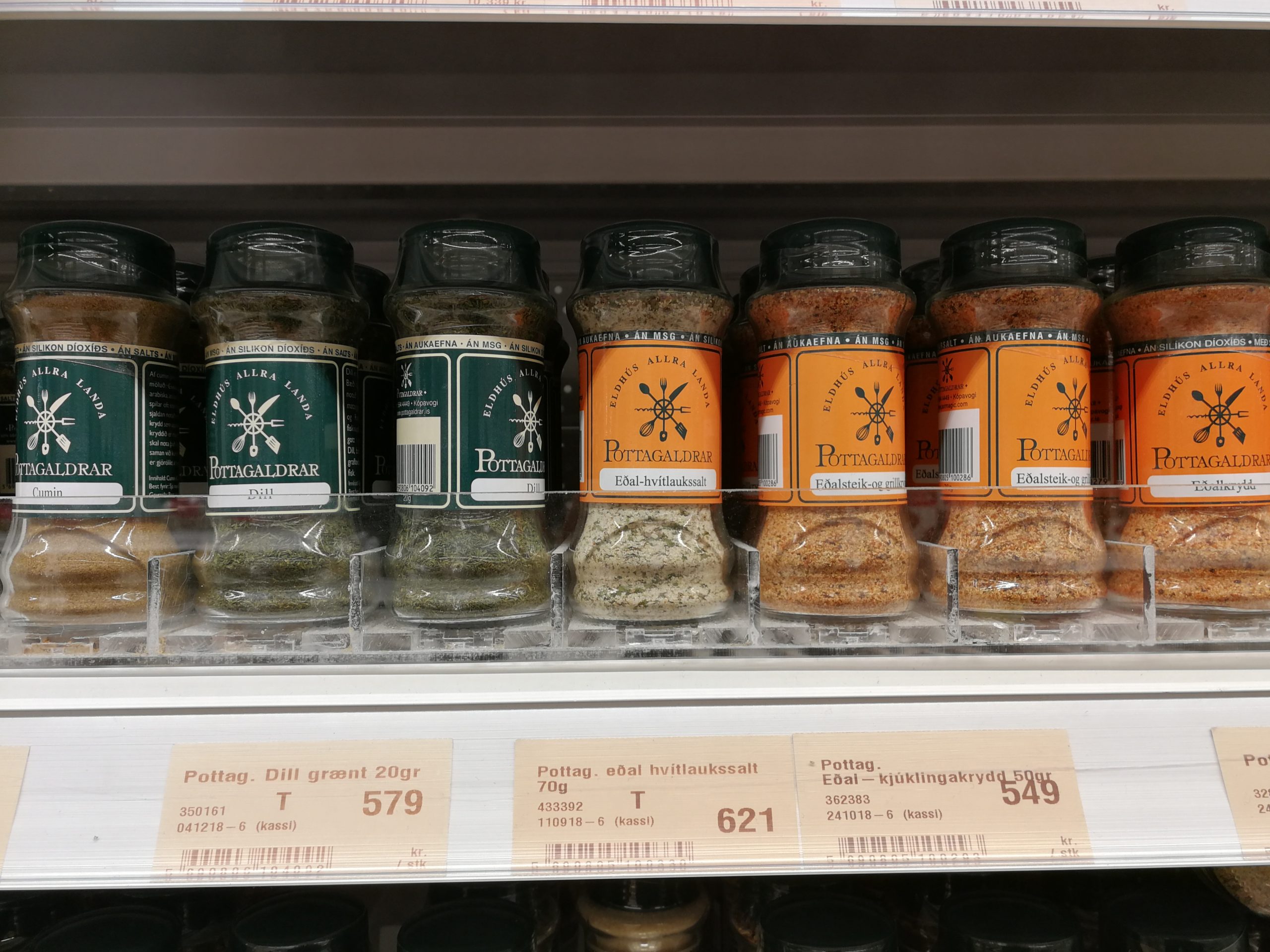 Gewürze in einem Supermarkt in Island