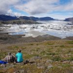 Gletscherlagune Fjallsarlon in Südostisland, Wanderer machen ein Picknick