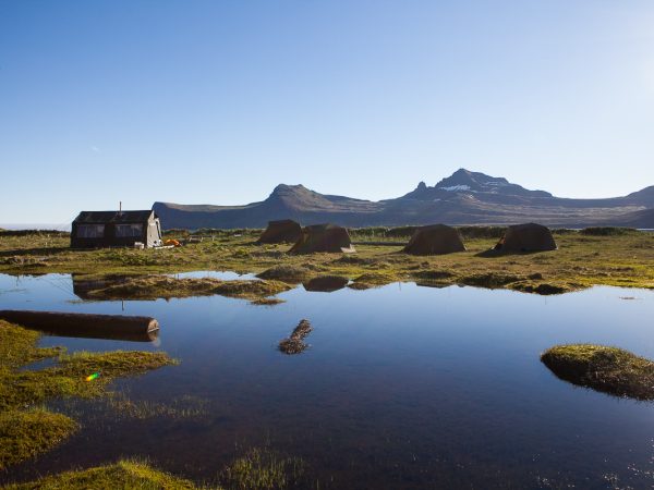 einsamkeit und Stille an einem See in den Westfjorden in Island
